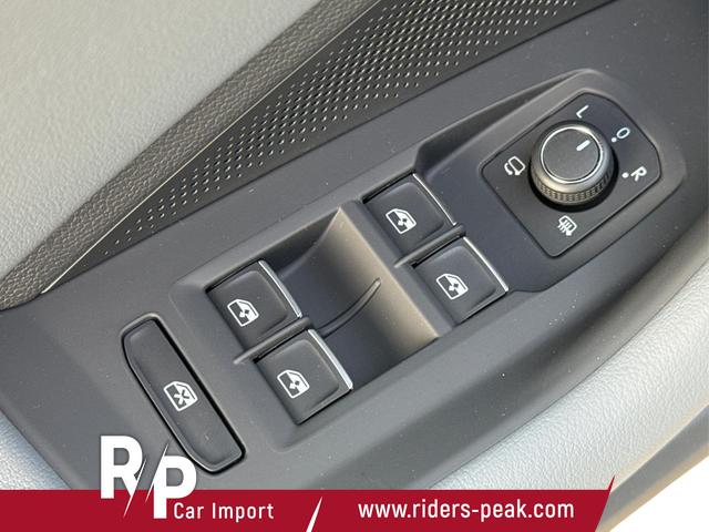 Volkswagen / Passat Variant / Silber / / / DSG+AHK+PANO+NAVI+ACC+KAMERA+LED+MASSAGE