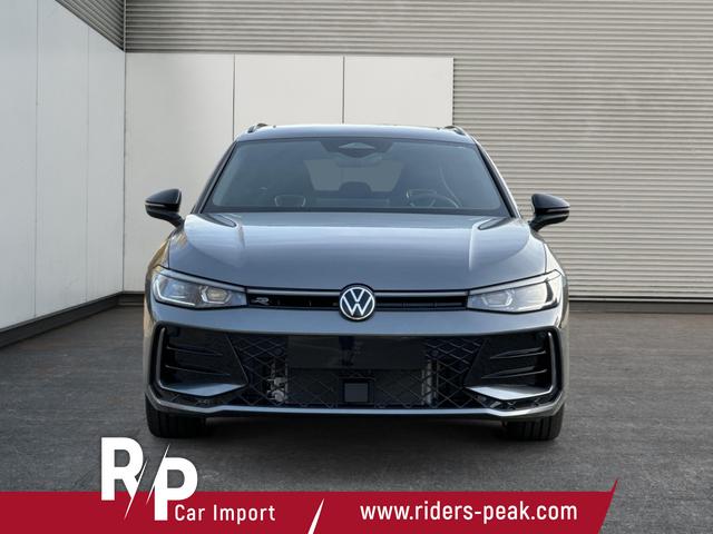 Volkswagen / Passat Variant / Grau / / / AHK+PANO+NAVI+Head-UP+Matrix-LED+ACC