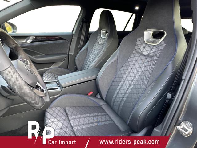 Volkswagen / Passat Variant / Grau / / / AHK+PANO+NAVI+Head-UP+Matrix-LED+ACC