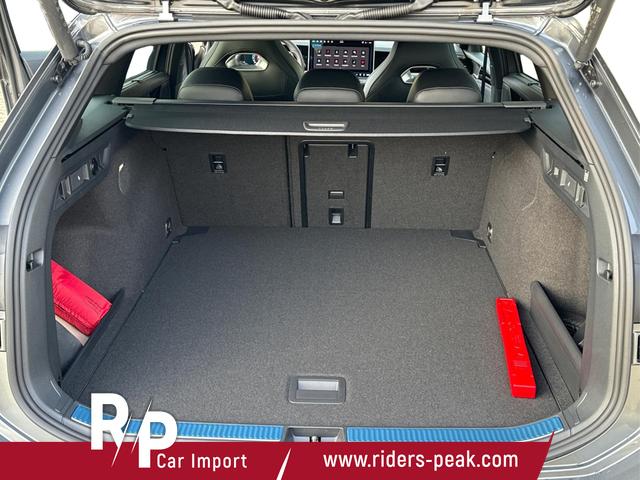 Volkswagen / Passat Variant / Grau / / / AHK+PANO+NAVI+Head-UP+Matrix-LED+ACC