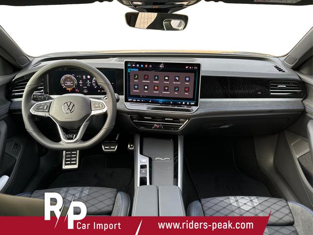 Volkswagen / Passat Variant / Grau / / / AHK+PANO+NAVI+Head-UP+Matrix-LED+ACC