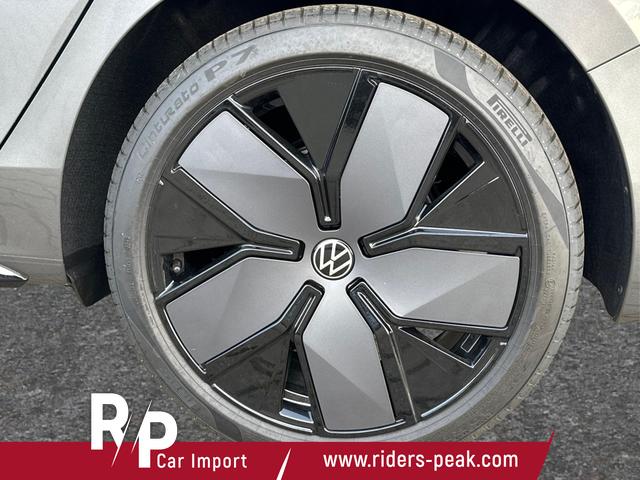Volkswagen / Passat Variant / Grau / / / AHK+PANO+NAVI+Head-UP+Matrix-LED+ACC