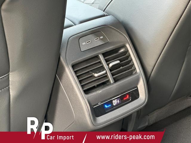 Volkswagen / Passat Variant / Grau / / / AHK+PANO+NAVI+Head-UP+Matrix-LED+ACC