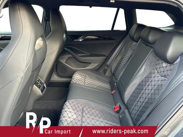 Volkswagen / Passat Variant / Grau / / / AHK+PANO+NAVI+Head-UP+Matrix-LED+ACC