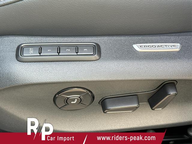 Volkswagen / Passat Variant / Grau / / / AHK+PANO+NAVI+Head-UP+Matrix-LED+ACC