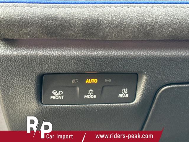 Volkswagen / Passat Variant / Grau / / / AHK+PANO+NAVI+Head-UP+Matrix-LED+ACC