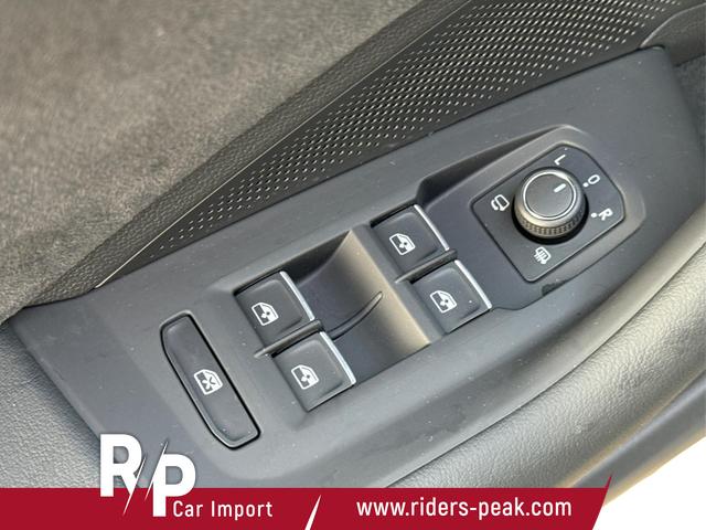 Volkswagen / Passat Variant / Grau / / / AHK+PANO+NAVI+Head-UP+Matrix-LED+ACC