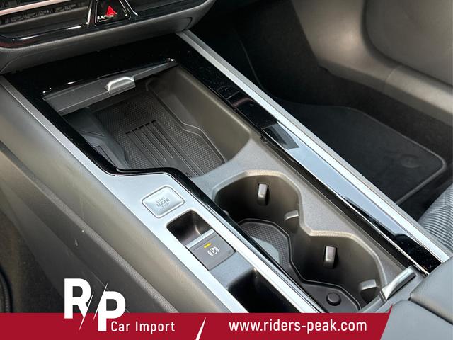 Volkswagen / Passat Variant / Grau / / / AHK+PANO+NAVI+Head-UP+Matrix-LED+ACC