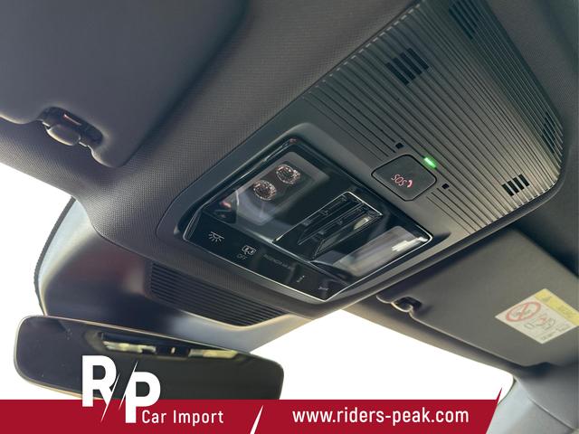 Volkswagen / Passat Variant / Grau / / / AHK+PANO+NAVI+Head-UP+Matrix-LED+ACC