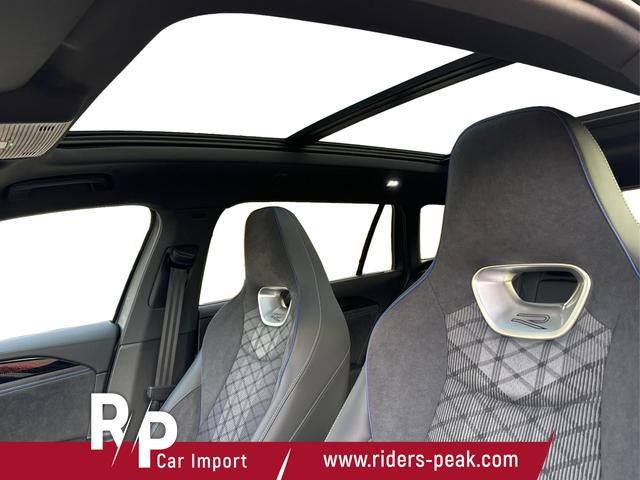 Volkswagen / Passat Variant / Grau / / / AHK+PANO+NAVI+Head-UP+Matrix-LED+ACC