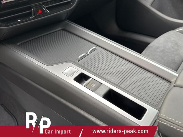 Volkswagen / Passat Variant / Schwarz / / / DSG+AHK+MASSAGE+NAVI+ACC+KAMERA+LED+17 ALU