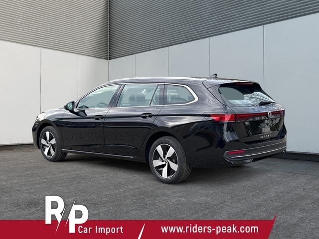 Volkswagen / Passat Variant / Schwarz / / / DSG+AHK+MASSAGE+NAVI+ACC+KAMERA+LED+17 ALU
