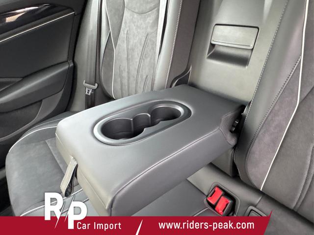 Volkswagen / Passat Variant / Schwarz / / / DSG+AHK+MASSAGE+NAVI+ACC+KAMERA+LED+17 ALU