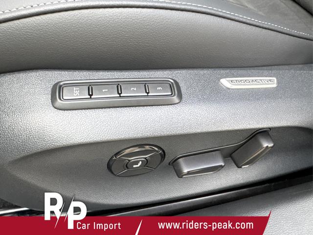 Volkswagen / Passat Variant / Schwarz / / / DSG+AHK+MASSAGE+NAVI+ACC+KAMERA+LED+17 ALU