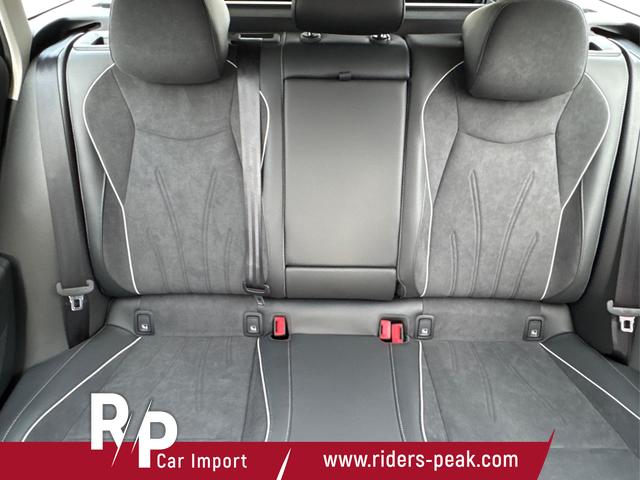 Volkswagen / Passat Variant / Schwarz / / / DSG+AHK+MASSAGE+NAVI+ACC+KAMERA+LED+17 ALU