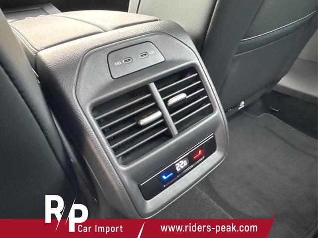 Volkswagen / Passat Variant / Schwarz / / / DSG+AHK+MASSAGE+NAVI+ACC+KAMERA+LED+17 ALU