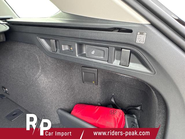 Volkswagen / Passat Variant / Schwarz / / / DSG+AHK+MASSAGE+NAVI+ACC+KAMERA+LED+17 ALU