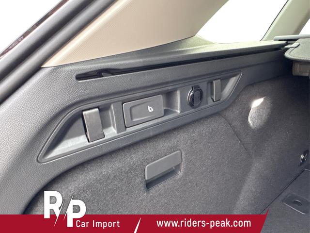 Volkswagen / Passat Variant / Schwarz / / / DSG+AHK+MASSAGE+NAVI+ACC+KAMERA+LED+17 ALU