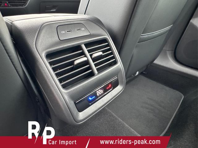 Volkswagen / Passat Variant / Grau / / / DSG+AHK+MASSAGE+NAVI+ACC+KAMERA+LED+17 ALU