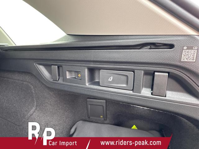 Volkswagen / Passat Variant / Grau / / / DSG+AHK+MASSAGE+NAVI+ACC+KAMERA+LED+17 ALU