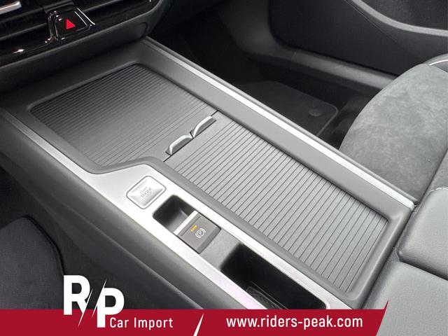 Volkswagen / Passat Variant / Grau / / / DSG+AHK+MASSAGE+NAVI+ACC+KAMERA+LED+17 ALU