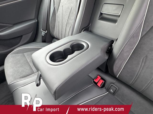 Volkswagen / Passat Variant / Grau / / / DSG+AHK+MASSAGE+NAVI+ACC+KAMERA+LED+17 ALU