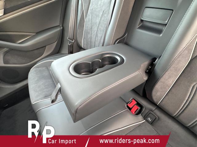 Volkswagen / Passat Variant / Silber / / / DSG+AHK+MASSAGE+NAVI+ACC+KAMERA+LED+17 ALU