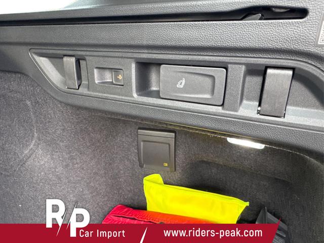 Volkswagen / Passat Variant / Silber / / / DSG+AHK+MASSAGE+NAVI+ACC+KAMERA+LED+17 ALU