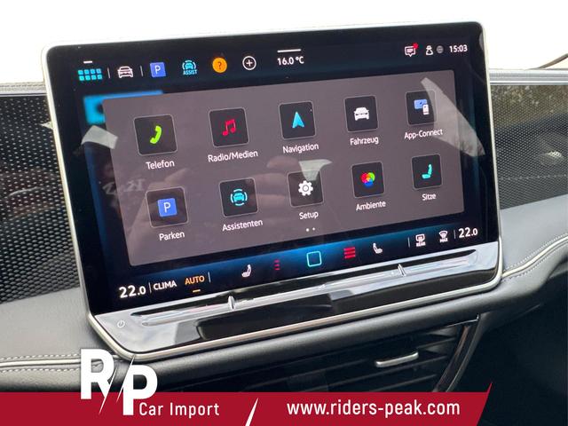 Volkswagen / Passat Variant / Silber / / / DSG+AHK+MASSAGE+NAVI+ACC+KAMERA+LED+17 ALU