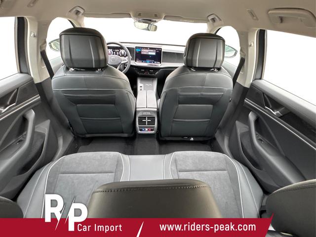 Volkswagen / Passat Variant / Grau / / / DSG+AHK+MASSAGE+NAVI+ACC+KAMERA+LED+17 ALU