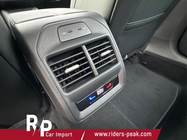 Volkswagen / Passat Variant / Silber / / / DSG+AHK+MASSAGE+NAVI+ACC+KAMERA+LED+17 ALU