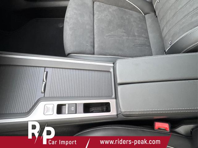 Volkswagen / Passat Variant / Silber / / / DSG+AHK+MASSAGE+NAVI+ACC+KAMERA+LED+17 ALU