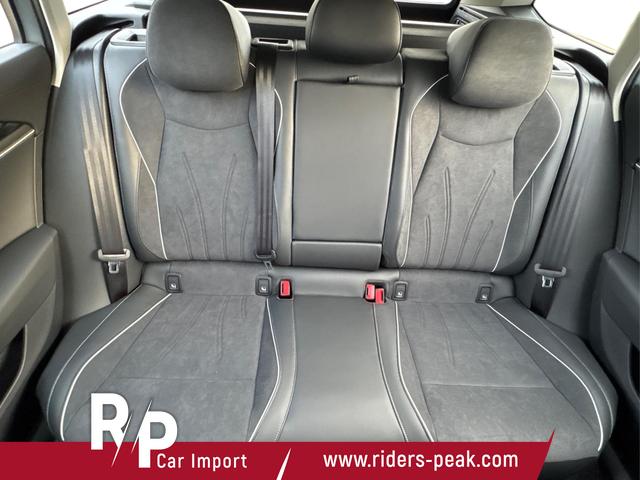 Volkswagen / Passat Variant / Silber / / / DSG+AHK+MASSAGE+NAVI+ACC+KAMERA+LED+17 ALU