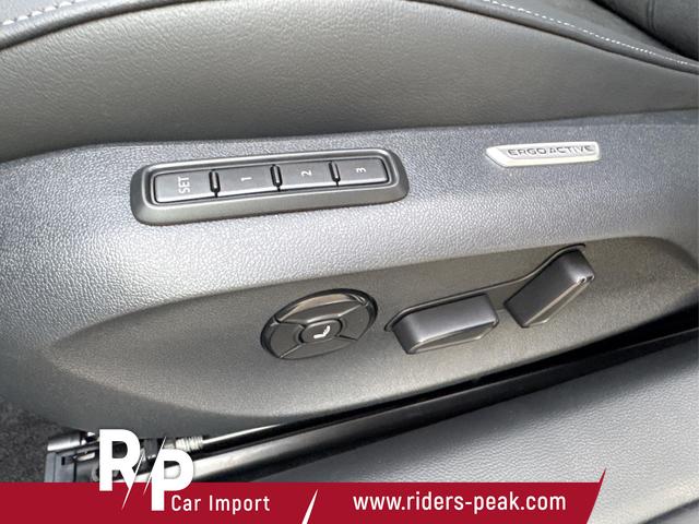 Volkswagen / Passat Variant / Silber / / / DSG+AHK+MASSAGE+NAVI+ACC+KAMERA+LED+17 ALU