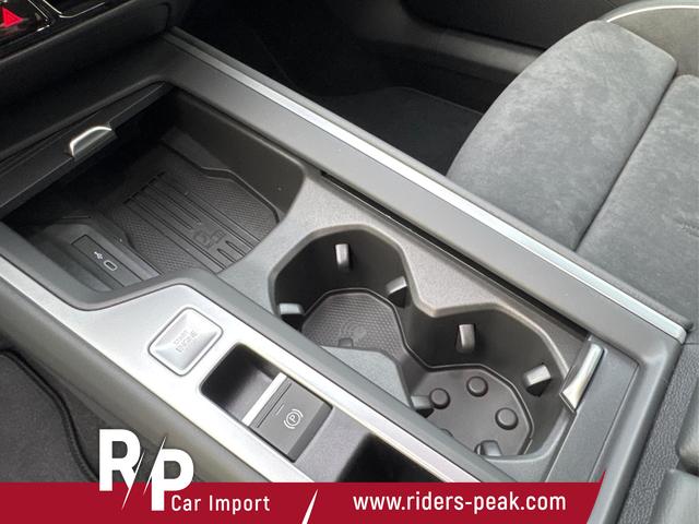 Volkswagen / Passat Variant / Silber / / / DSG+AHK+MASSAGE+NAVI+ACC+KAMERA+LED+17 ALU