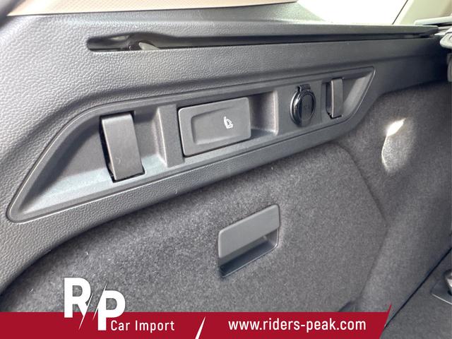 Volkswagen / Passat Variant / Silber / / / DSG+AHK+MASSAGE+NAVI+ACC+KAMERA+LED+17 ALU