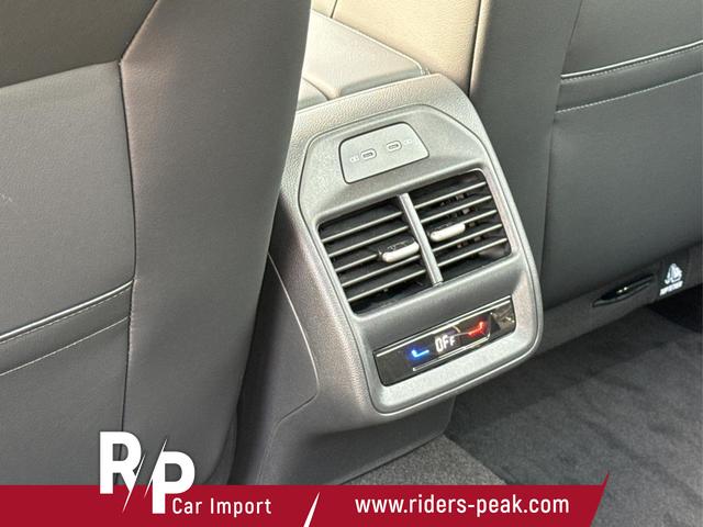 Volkswagen / Passat Variant / Grau / / / DSG+AHK+MASSAGE+NAVI+ACC+KAMERA+LED+17 ALU