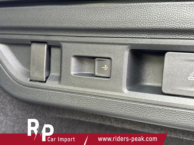 Volkswagen / Passat Variant / Grau / / / DSG+AHK+MASSAGE+NAVI+ACC+KAMERA+LED+17 ALU