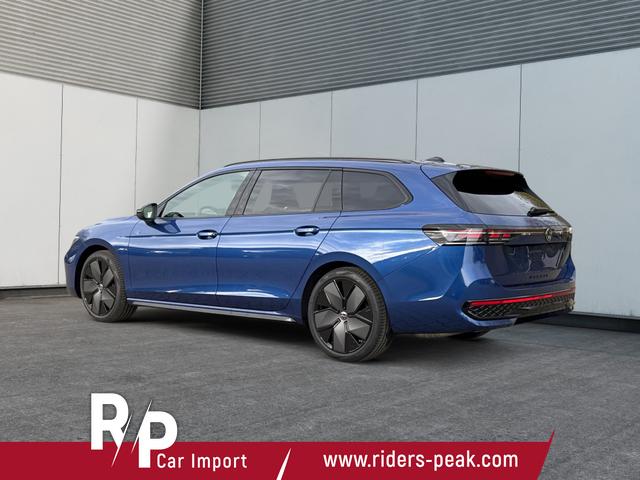 Volkswagen / Passat Variant / Blau / / / 4WD+BLACK+PANO+AHK+DCC+MATRIX+HARMAN