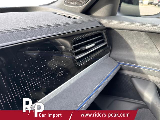 Volkswagen / Passat Variant / Blau / / / 4WD+BLACK+PANO+AHK+DCC+MATRIX+HARMAN