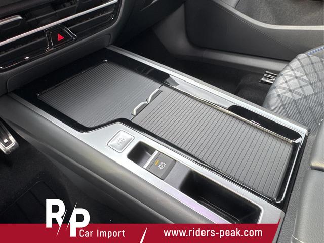 Volkswagen / Passat Variant / Blau / / / 4WD+BLACK+PANO+AHK+DCC+MATRIX+HARMAN