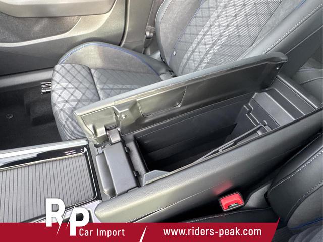 Volkswagen / Passat Variant / Blau / / / 4WD+BLACK+PANO+AHK+DCC+MATRIX+HARMAN