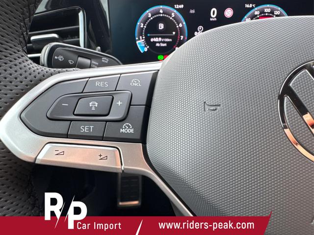 Volkswagen / Passat Variant / Blau / / / 4WD+BLACK+PANO+AHK+DCC+MATRIX+HARMAN