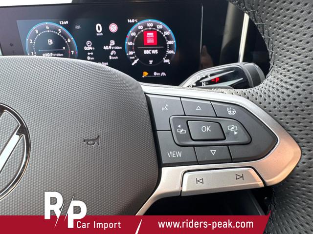 Volkswagen / Passat Variant / Blau / / / 4WD+BLACK+PANO+AHK+DCC+MATRIX+HARMAN