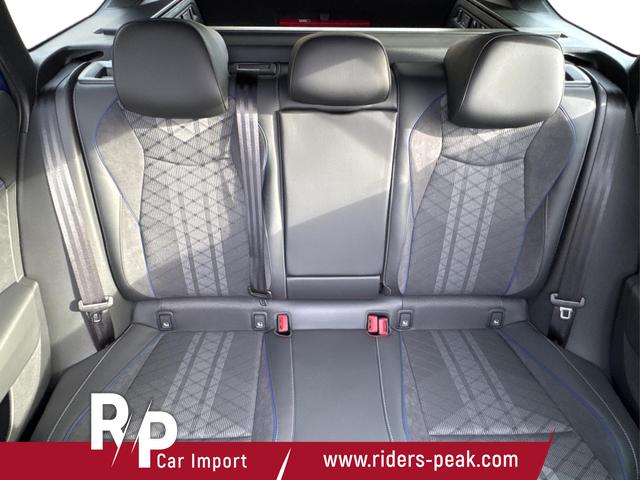 Volkswagen / Passat Variant / Blau / / / 4WD+BLACK+PANO+AHK+DCC+MATRIX+HARMAN