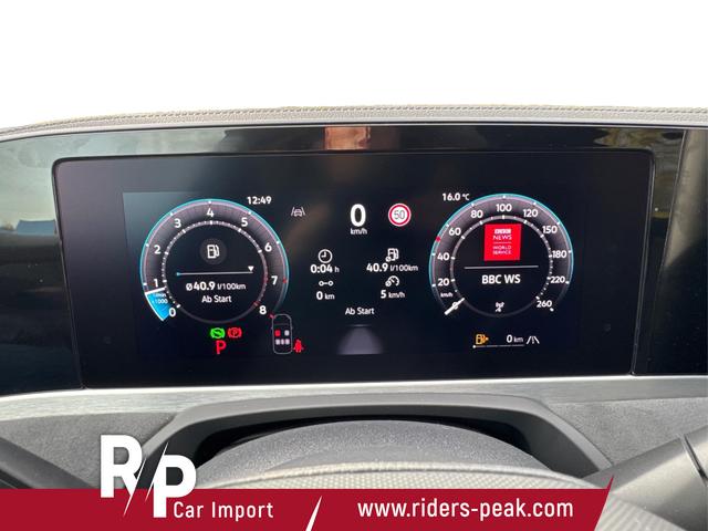 Volkswagen / Passat Variant / Blau / / / 4WD+BLACK+PANO+AHK+DCC+MATRIX+HARMAN