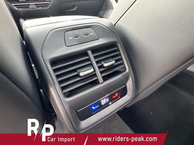 Volkswagen / Passat Variant / Blau / / / 4WD+BLACK+PANO+AHK+DCC+MATRIX+HARMAN