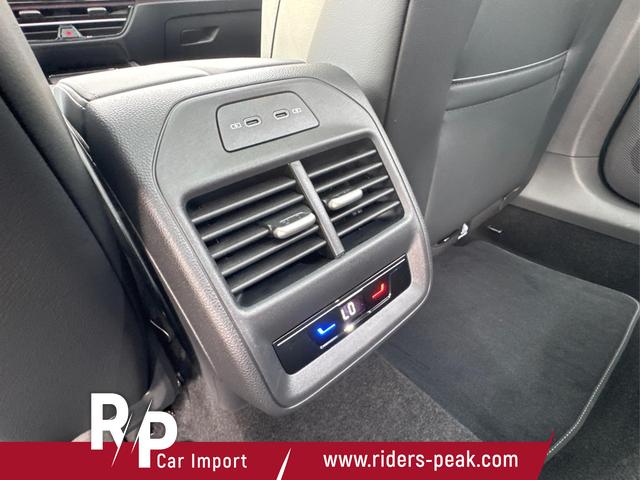 Volkswagen / Passat Variant / Gr&uuml;n / / / 4WD+BLACK+PANO+AHK+DCC+MATRIX+HARMAN