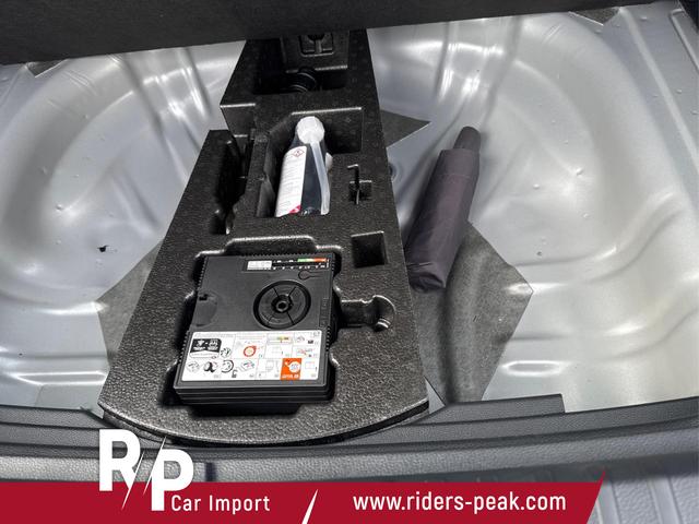 Skoda / Karoq / Silber / / / AHK+KAMERA+EL. HECKKL.+SHZ+ACC+KESSY+18''ALU