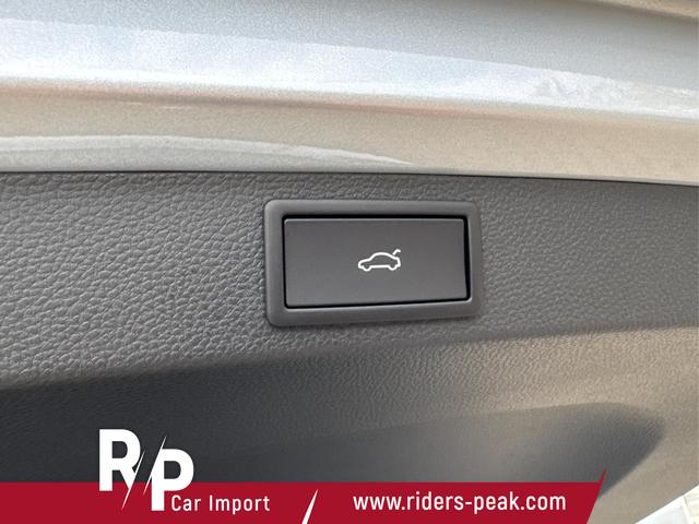 Skoda / Karoq / Silber / / / AHK+KAMERA+EL. HECKKL.+SHZ+ACC+KESSY+18''ALU